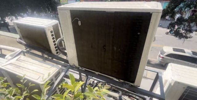 热一看发现：阳台外竟有12台空调外机！凯发K8旗舰厅AG客服广州一居民家里太(图3)