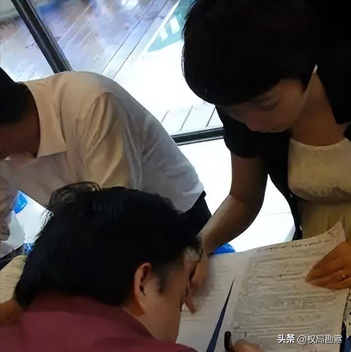 !房企资金紧张就偷工减料新房秒变凯发国际K8又一灰色产业链浮出(图1) !房企资金紧张就偷工减料新房秒变凯发国际K8又一灰色产业链浮出(图1)