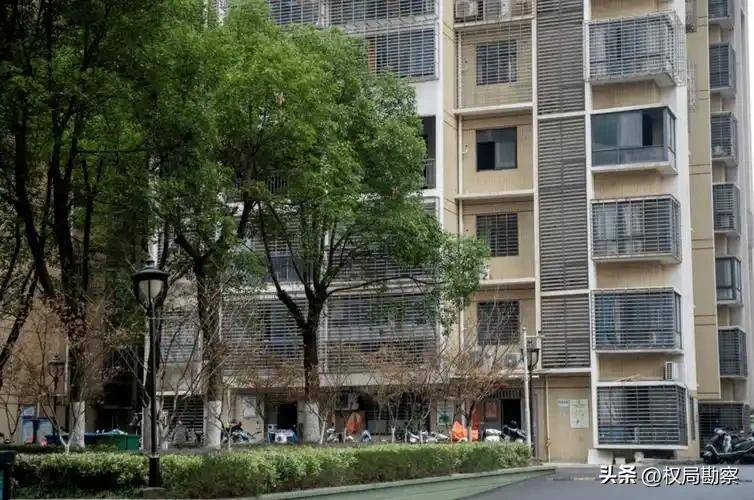 !房企资金紧张就偷工减料新房秒变凯发国际K8又一灰色产业链浮出(图2) !房企资金紧张就偷工减料新房秒变凯发国际K8又一灰色产业链浮出(图2)